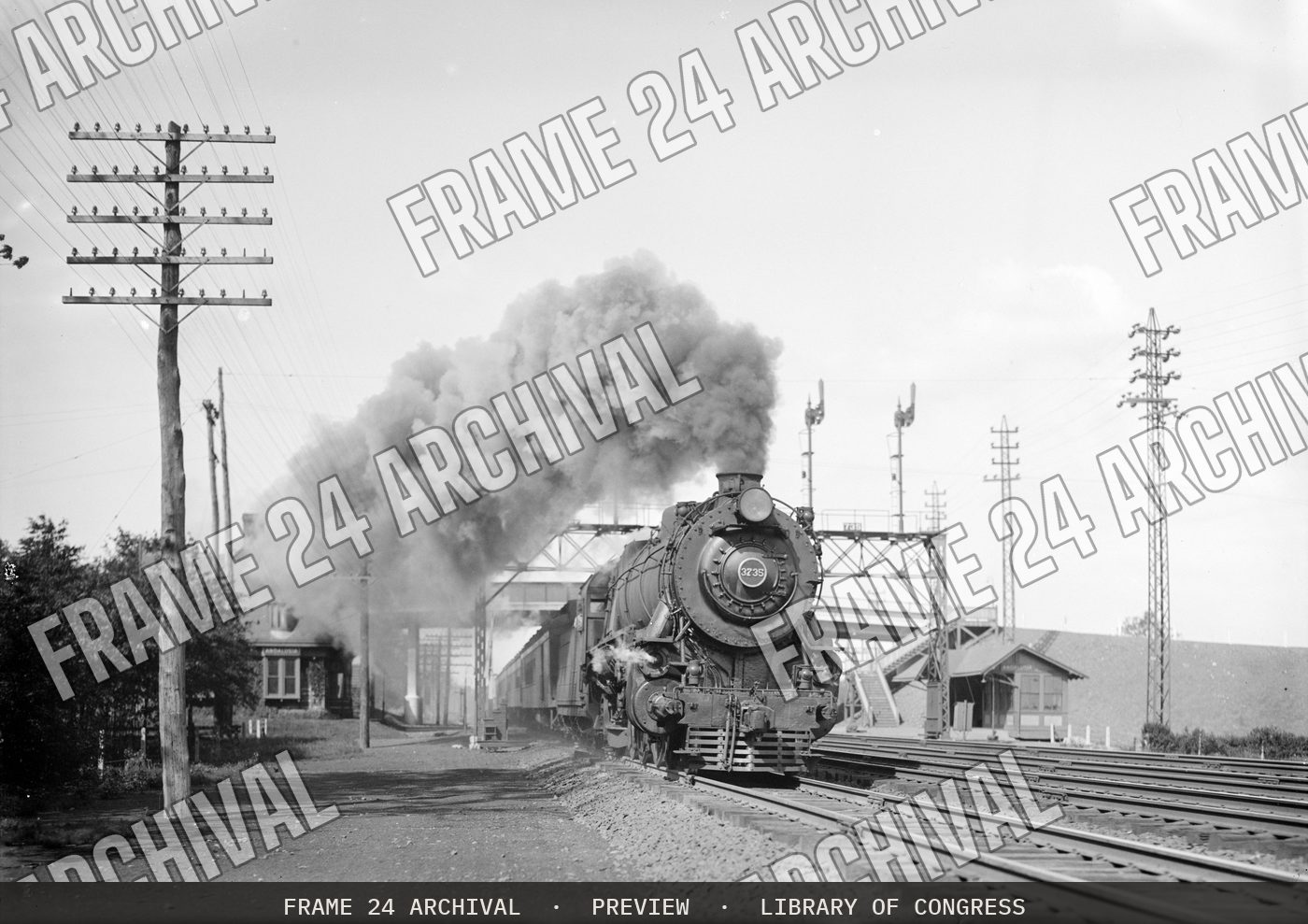 Pennsylvania Railroad : Locomotive PRR 3735 (1925), restored vintage black and white photograph